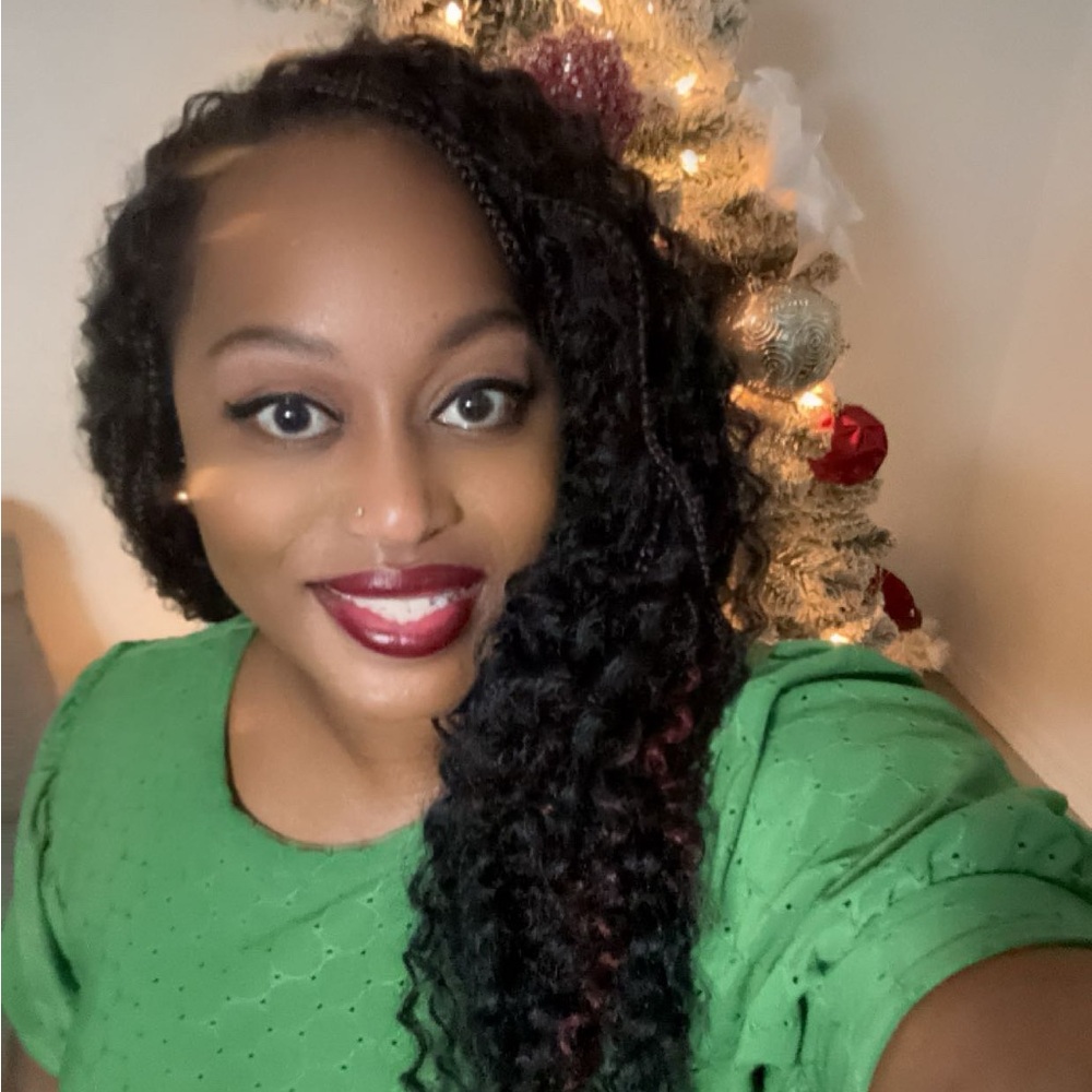 Meet your Posher, Monique